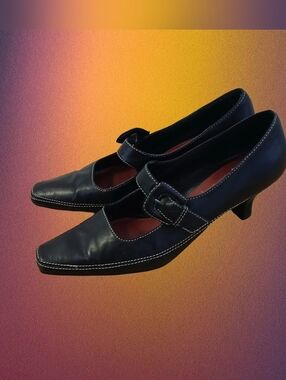AEROSOLES Black, Square-toed Kitten Heels with Contrast Stitching